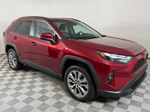 Used 2022 Toyota RAV4 XLE Premium image 9