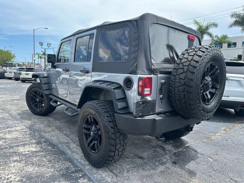 Used 2015 Jeep Wrangler Unlimited Rubicon w/ Connectivity Group AWD/4WD image 4