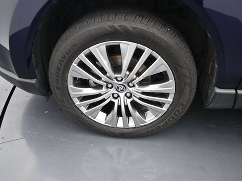Used 2021 Toyota Venza Limited w/ Carpet Mat Package (TMS) AWD/4WD image 14