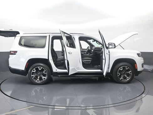 Used 2023 Jeep Wagoneer Series III w/ Preferred Equipment Group image 75