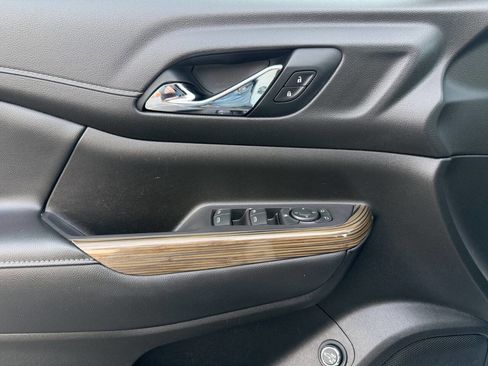 Used 2022 GMC Acadia SLE w/ Driver Convenience Package image 30