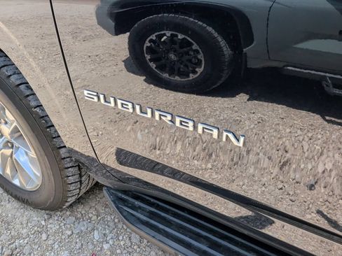 Used 2023 Chevrolet Suburban Premier AWD/4WD image 11