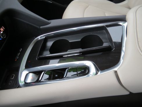 Used 2024 Buick Enclave Essence w/ Experience Buick Package image 20