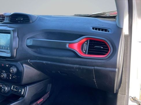 Used 2018 Jeep Renegade Trailhawk image 17