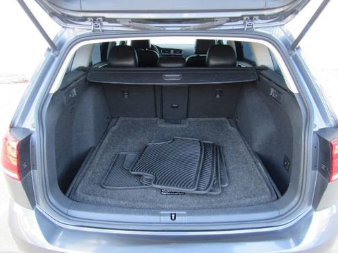 Used 2019 Volkswagen Golf SE image 24