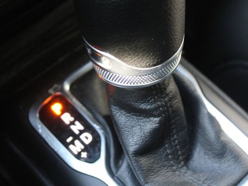 Used 2021 Jeep Wrangler Sport AWD/4WD image 27