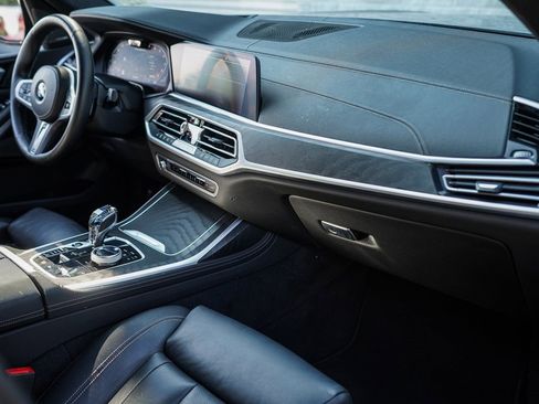 Used 2022 BMW X7 M50i image 21