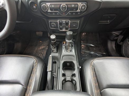 Used 2023 Jeep Gladiator Overland image 19
