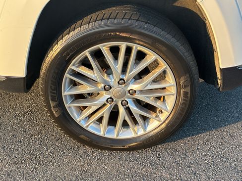 Used 2018 Jeep Grand Cherokee Summit AWD/4WD image 33