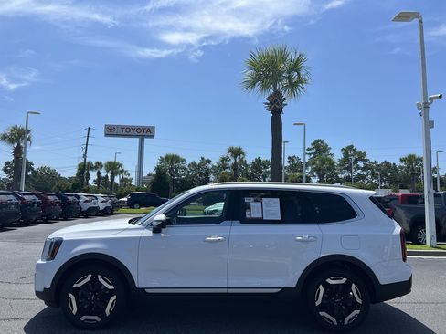 Used 2023 Kia Telluride S FWD image 7