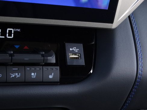 New 2026 Toyota Tundra Platinum AWD/4WD image 24