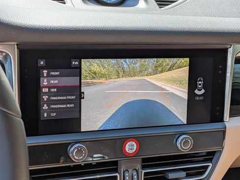 Certified 2025 Porsche Macan AWD/4WD image 17