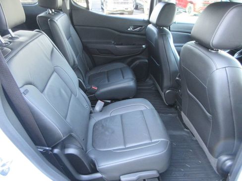 Certified 2022 GMC Acadia SLT image 17