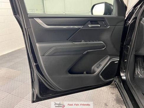 Used 2025 GMC Acadia Elevation image 25