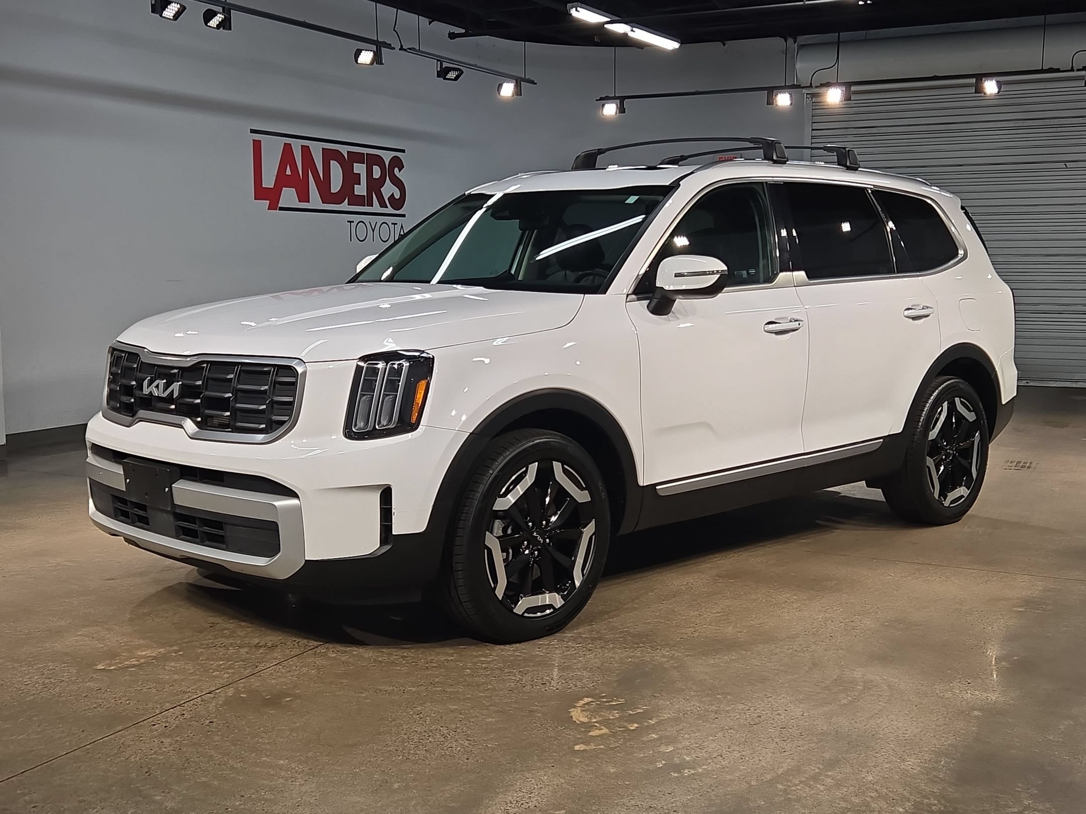 Used 2025 Kia Telluride S AWD/4WD image 3