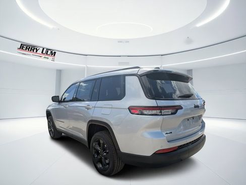 New 2025 Jeep Grand Cherokee L Limited w/ Black Appearance Package image 5