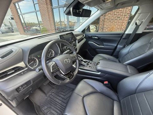Used 2020 Toyota Highlander XLE image 20