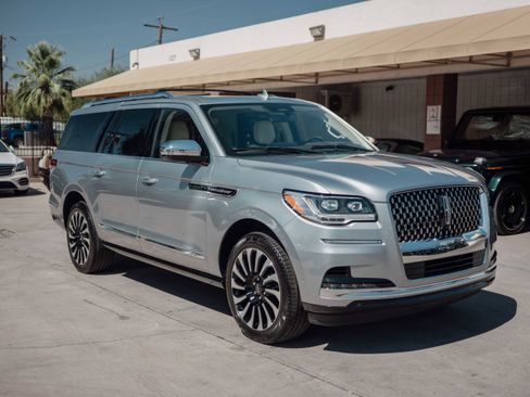 Used 2023 Lincoln Navigator L Black Label AWD/4WD image 3