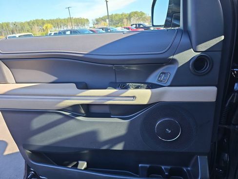 Used 2024 Ford Expedition Limited image 32