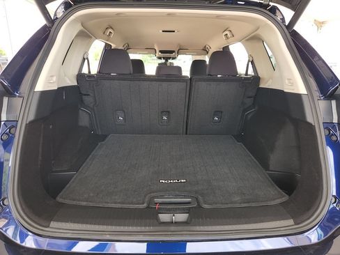Used 2025 Nissan Rogue SV FWD image 14
