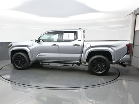 Used 2025 Toyota Tacoma SR5 AWD/4WD image 3