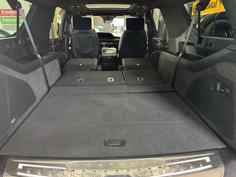 Used 2021 Cadillac Escalade ESV Sport w/ LPO, Illumination Package image 10