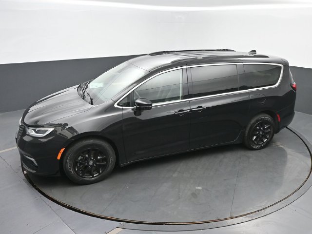 Used 2022 Chrysler Pacifica Touring-L FWD image 37