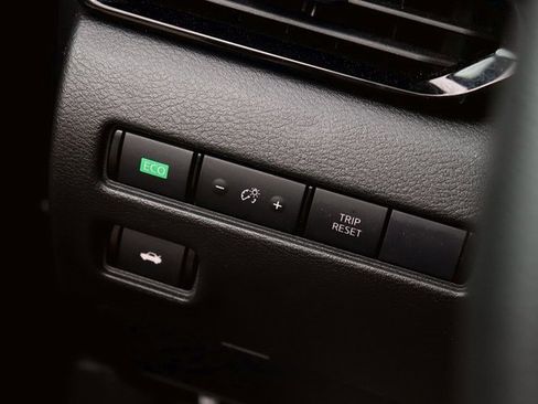 Used 2024 Nissan Sentra SV image 23