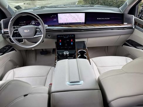 Used 2026 Cadillac Escalade ESV Platinum Sport AWD/4WD image 20