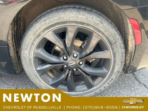 Used 2019 Chrysler Pacifica Touring Plus w/ S Appearance Package FWD image 12