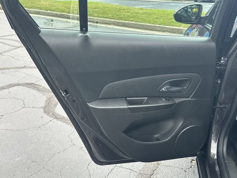 Used 2014 Chevrolet Cruze LT FWD image 2