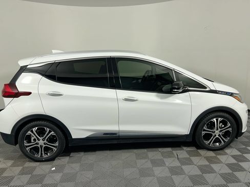 Used 2020 Chevrolet Bolt Premier w/ Infotainment Package FWD image 2