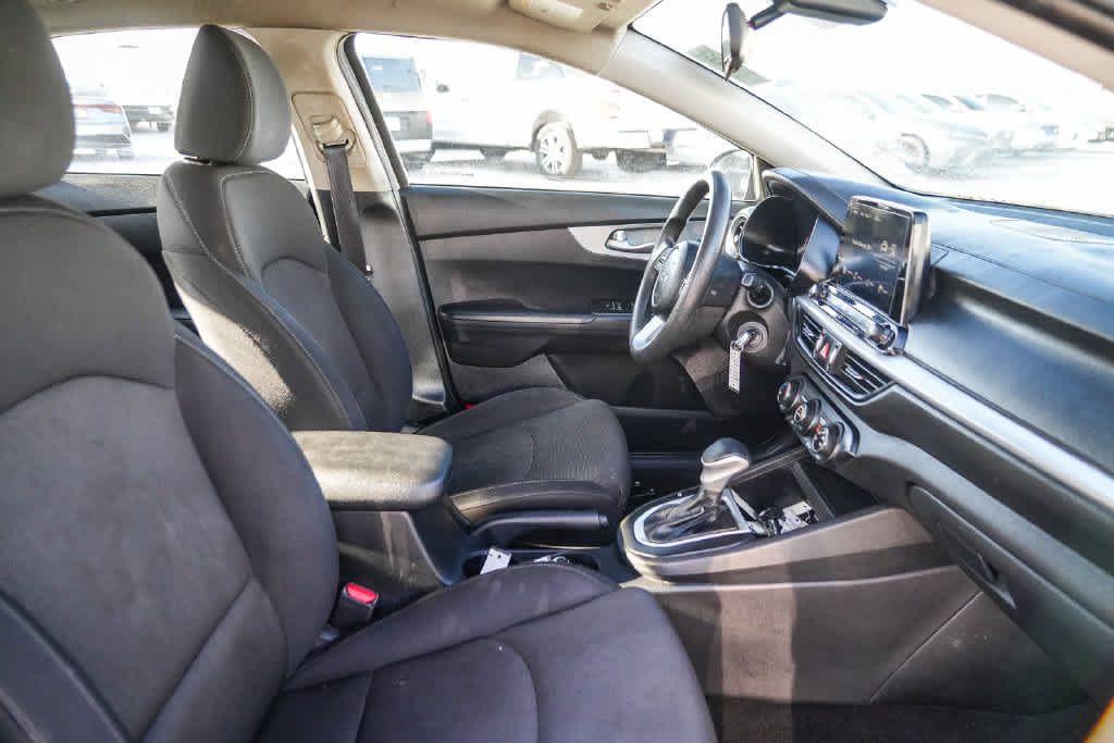 Used 2023 Kia Forte LXS w/ LXS Technology Package FWD image 16