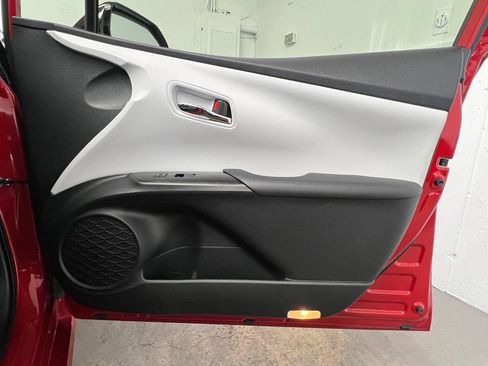 Used 2019 Toyota Prius LE FWD image 11