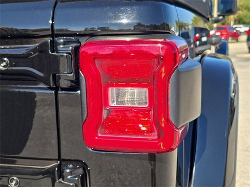 Certified 2022 Jeep Wrangler Unlimited Sahara w/ LED Lighting Group image 8