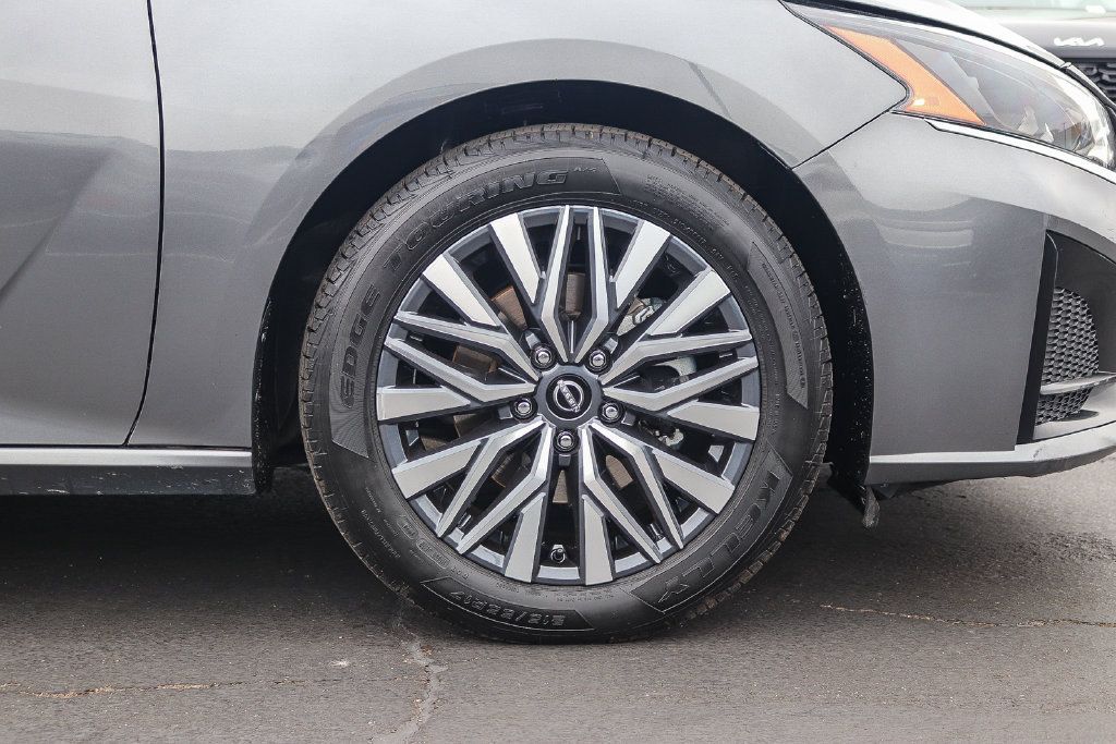 Used 2024 Nissan Altima 2.5 SV FWD image 10