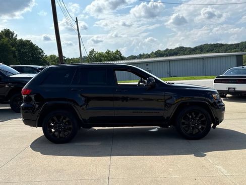 Used 2019 Jeep Grand Cherokee Altitude AWD/4WD image 18