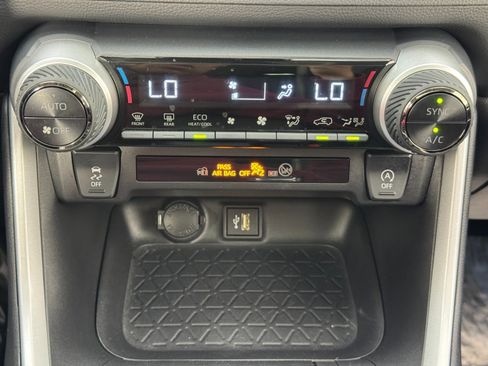 Used 2024 Toyota RAV4 XLE Premium image 28