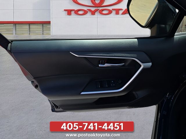 Used 2025 Toyota RAV4 XLE Premium AWD/4WD image 15