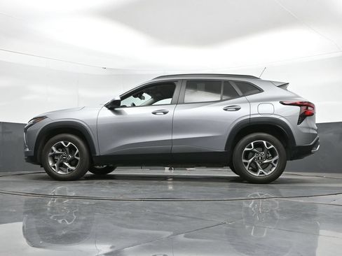 Used 2025 Chevrolet Trax LT FWD image 45