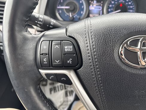Certified 2020 Toyota Sienna Limited Premium image 24