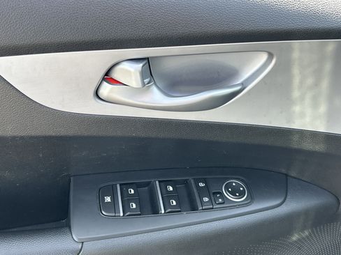 Used 2024 Kia Forte LXS FWD image 19