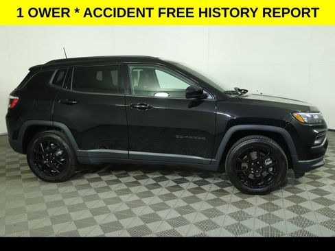 Used 2023 Jeep Compass Latitude w/ Convenience Group AWD/4WD image 4