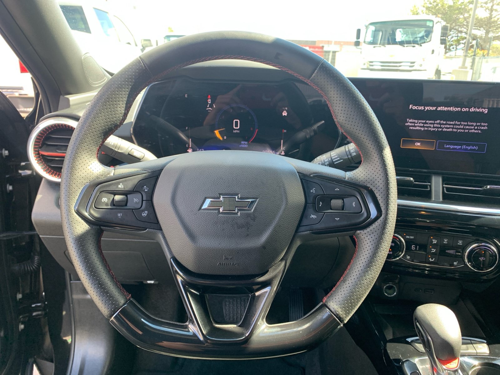 Used 2025 Chevrolet Trax RS w/ Sunroof Package FWD image 17