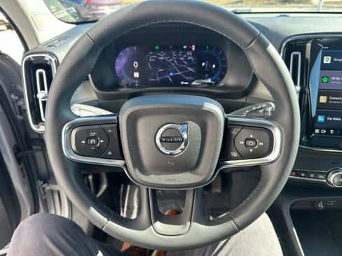 Used 2023 Volvo XC40 B5 Plus w/ Climate Package image 18