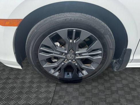 Used 2025 Honda Odyssey Touring image 14