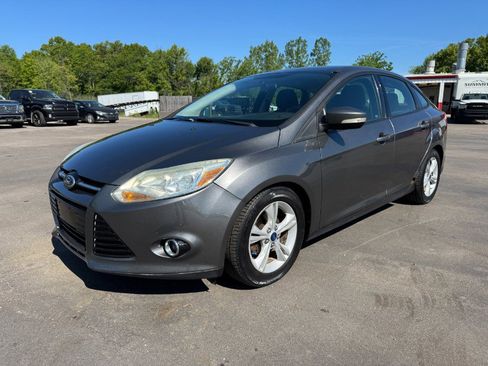 Used 2014 Ford Focus SE FWD image 1