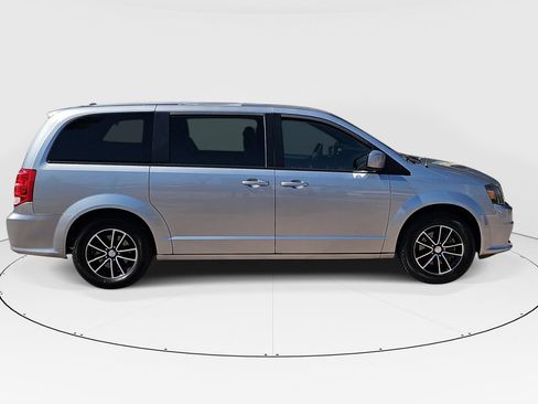 Used 2019 Dodge Grand Caravan GT FWD image 2