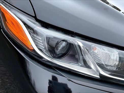 Used 2019 Toyota Camry SE image 27