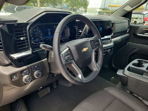 Used 2025 Chevrolet Silverado 1500 LT AWD/4WD image 16